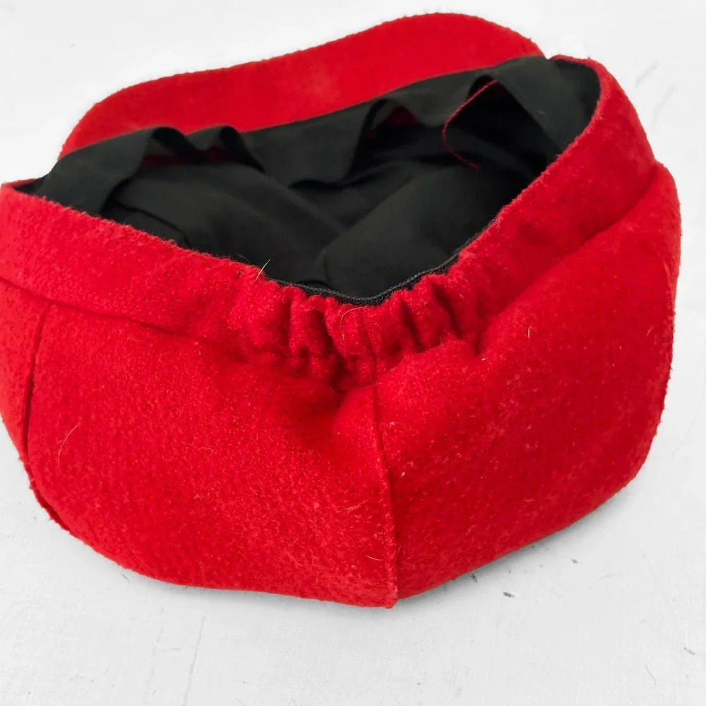 D&Y Red Newsboy Cap Flower Rhinestone Accent Elastafit‎ Hat WCABF3568 Womens